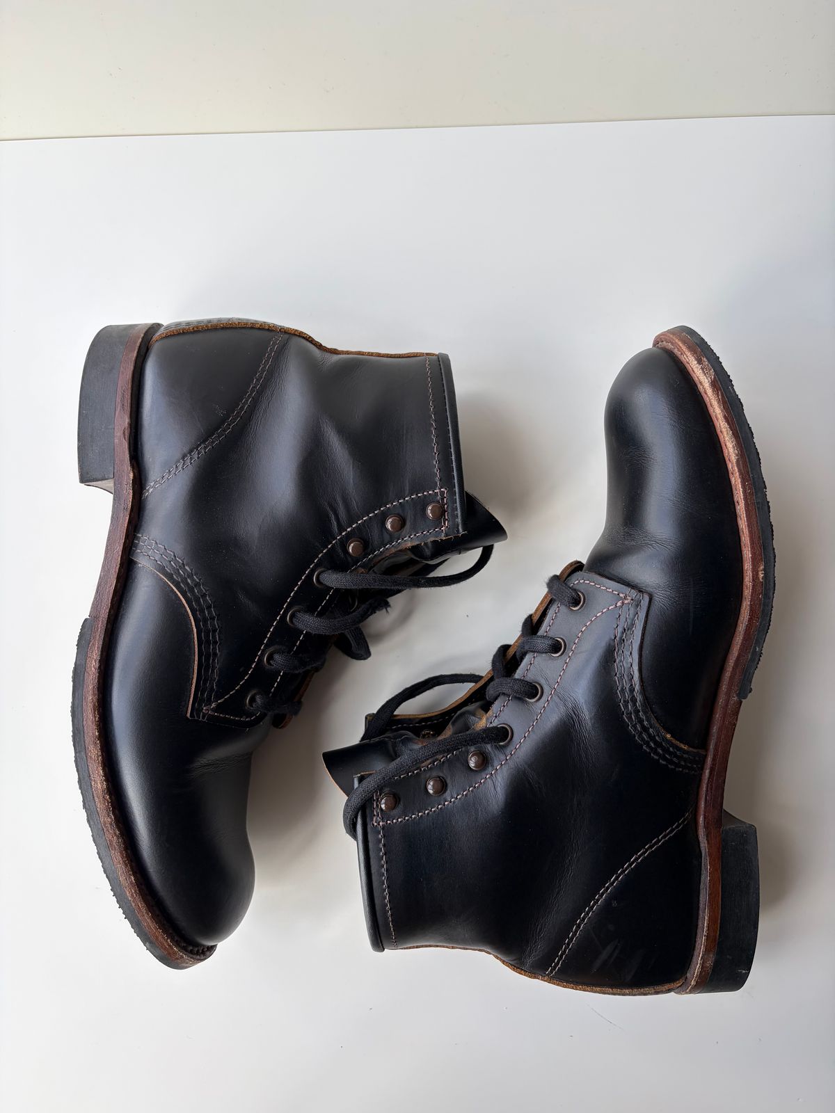 Photo by hakimalias on February 1, 2026 of the Red Wing Beckman Flatbox in S.B. Foot Black Klondike.