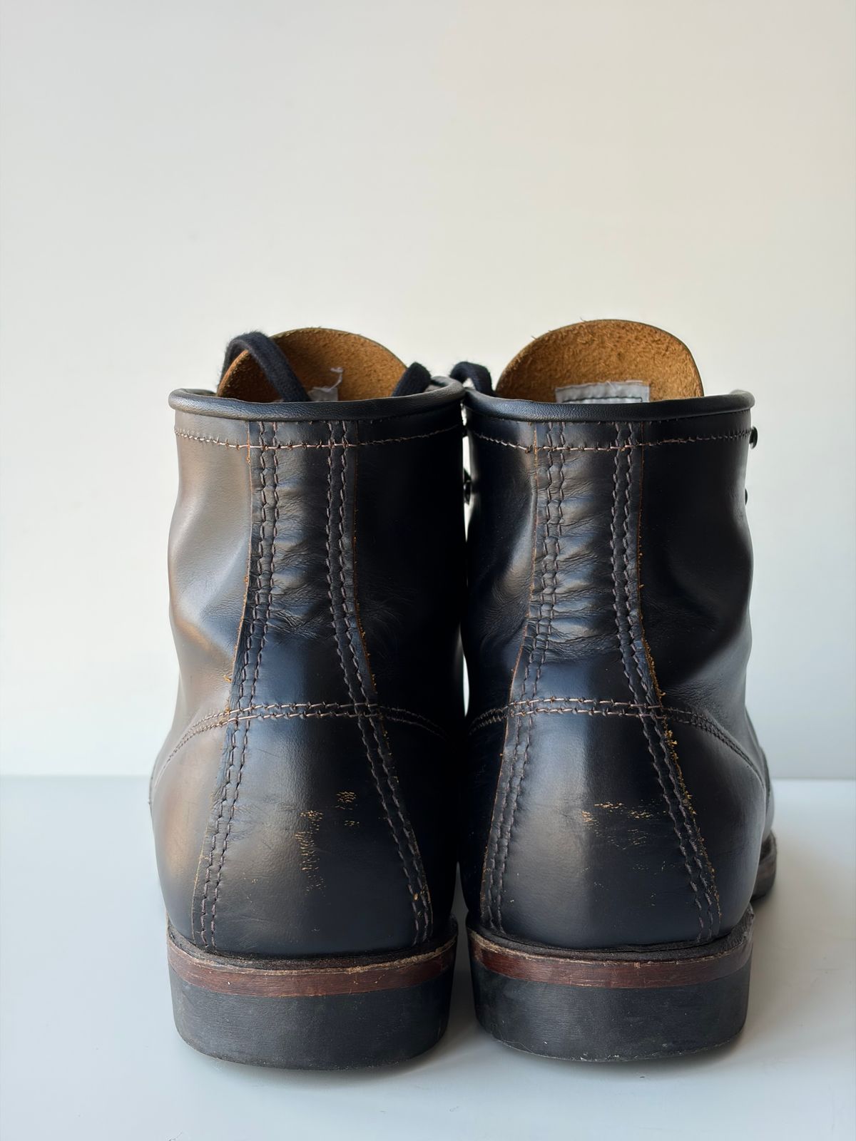 Photo by hakimalias on March 1, 2026 of the Red Wing Beckman Flatbox in S.B. Foot Black Klondike.