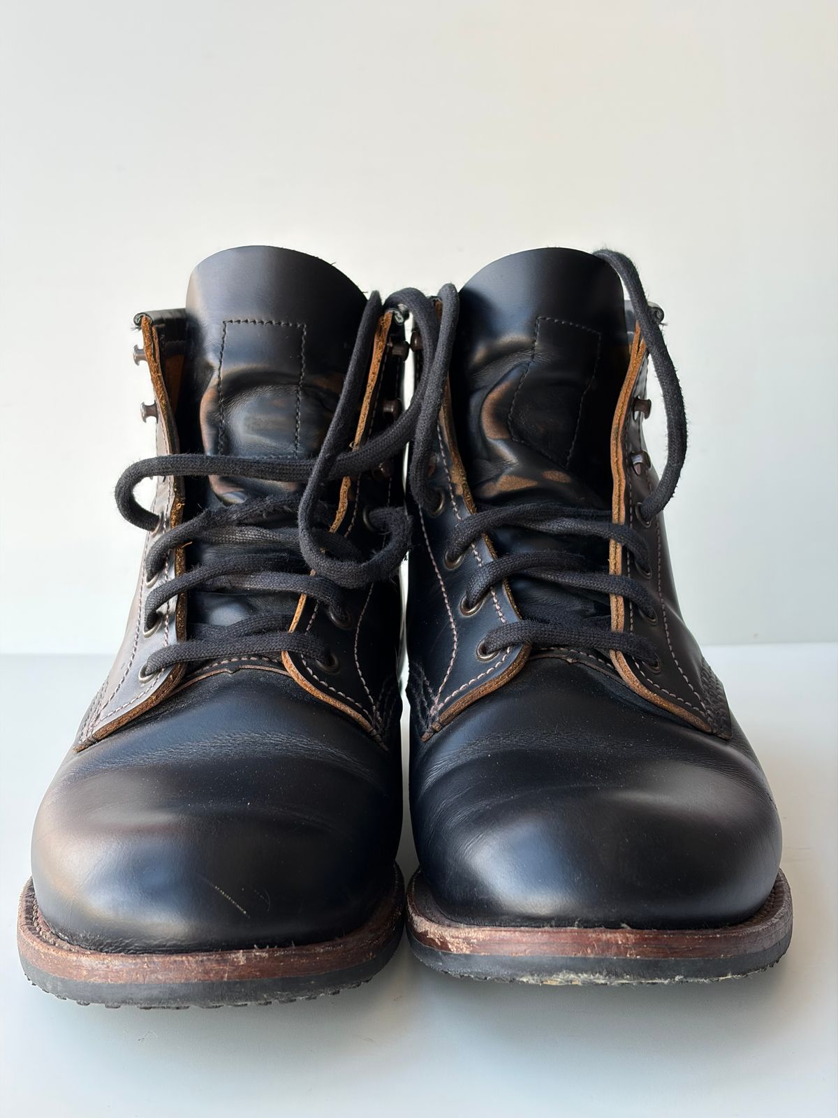 Photo by hakimalias on March 1, 2026 of the Red Wing Beckman Flatbox in S.B. Foot Black Klondike.