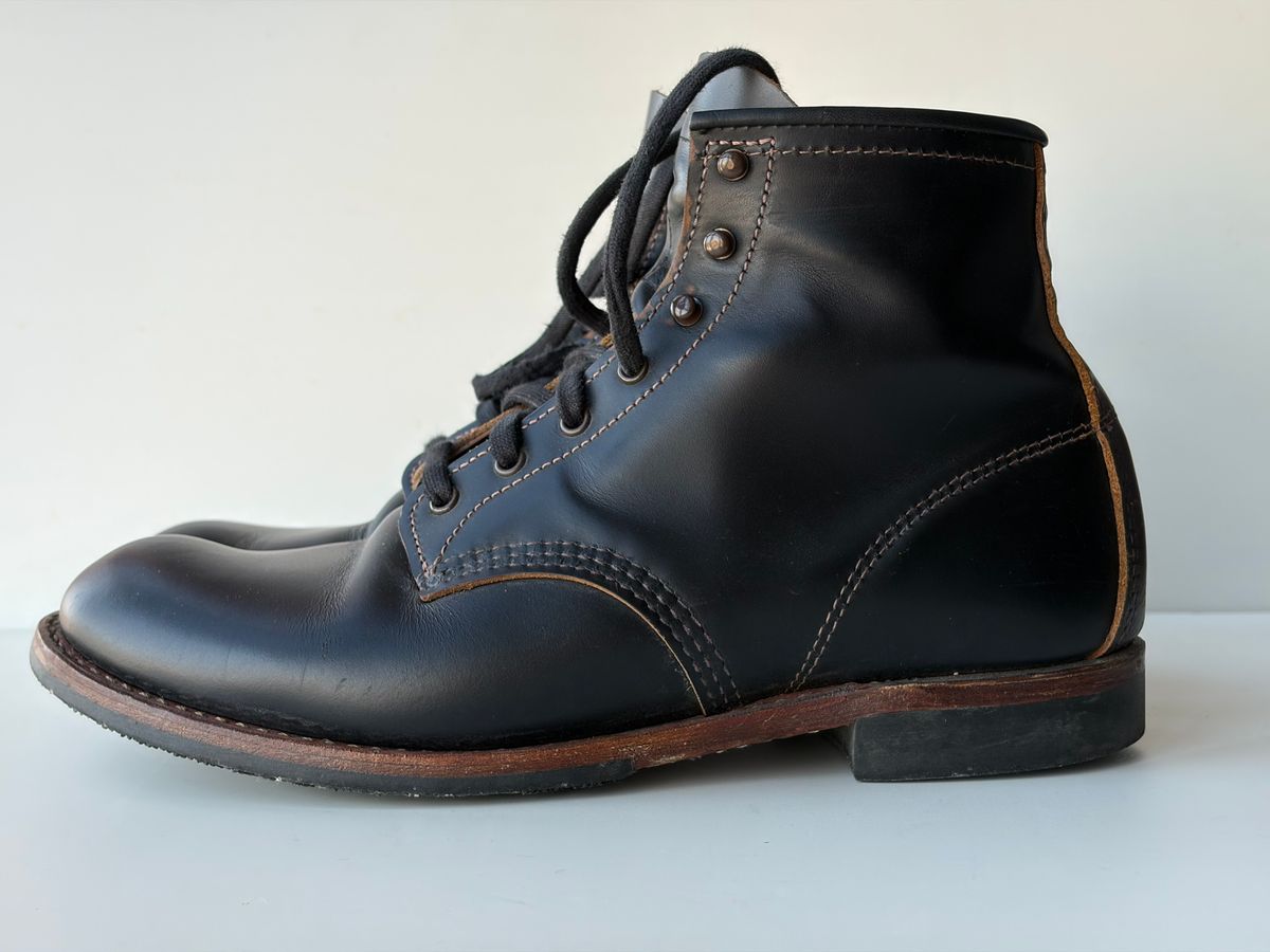 Photo by hakimalias on March 1, 2026 of the Red Wing Beckman Flatbox in S.B. Foot Black Klondike.
