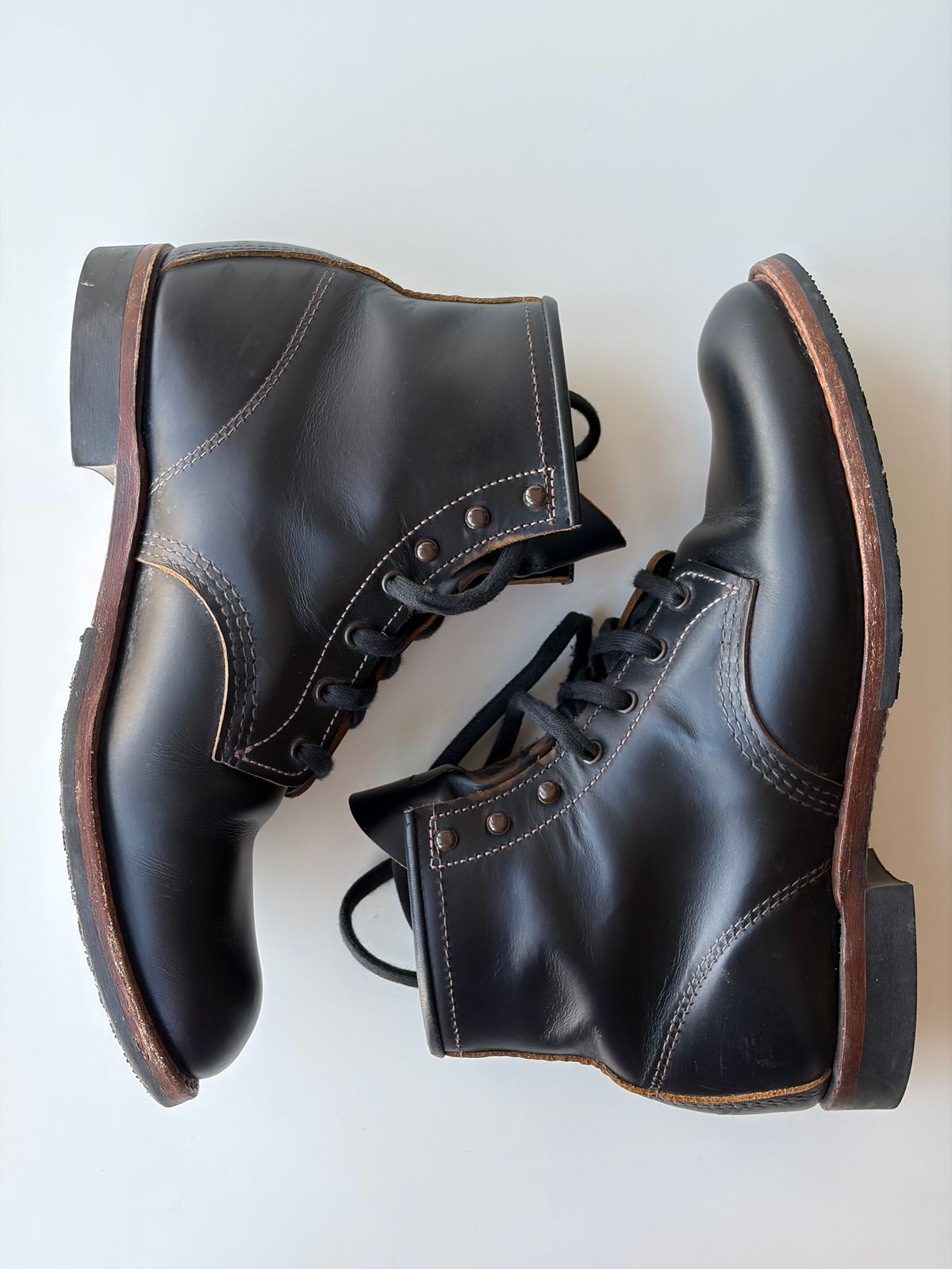 Photo by hakimalias on March 1, 2026 of the Red Wing Beckman Flatbox in S.B. Foot Black Klondike.