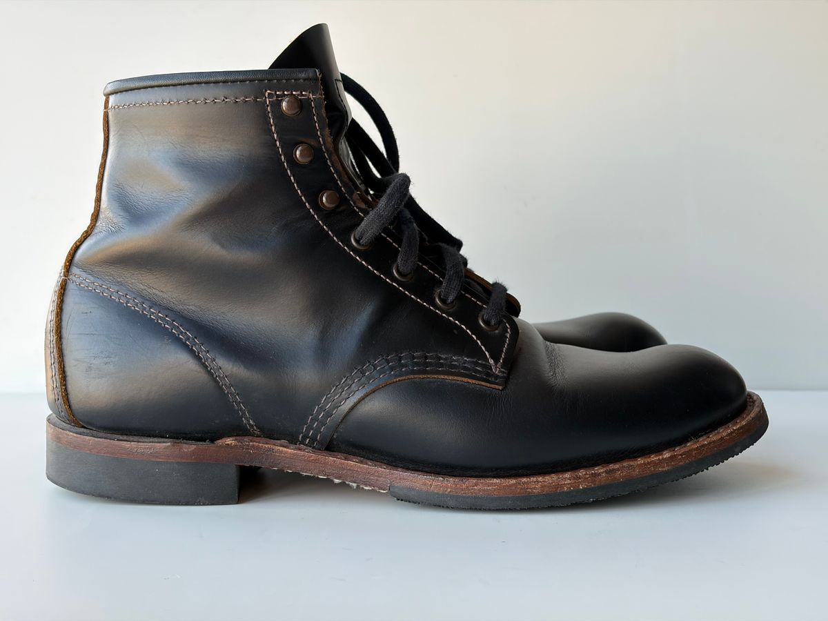 Photo by hakimalias on March 1, 2026 of the Red Wing Beckman Flatbox in S.B. Foot Black Klondike.