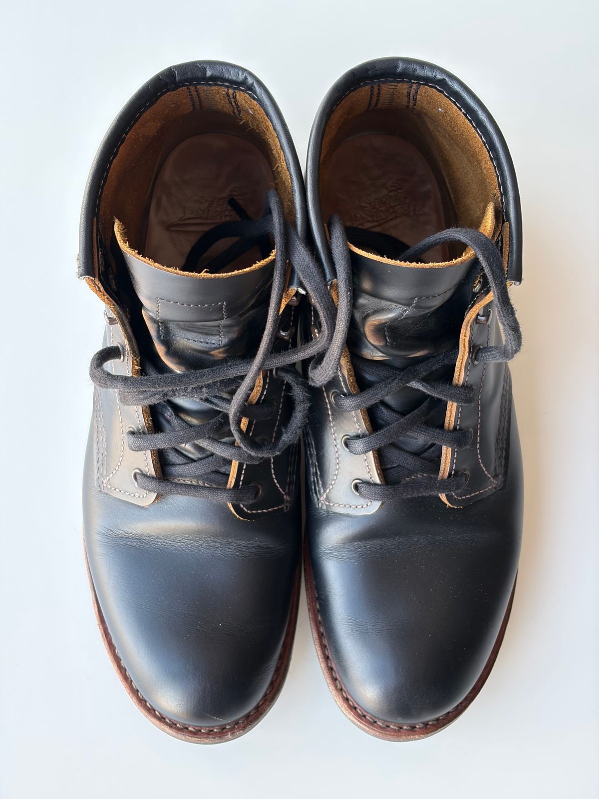 Photo by hakimalias on March 1, 2026 of the Red Wing Beckman Flatbox in S.B. Foot Black Klondike.