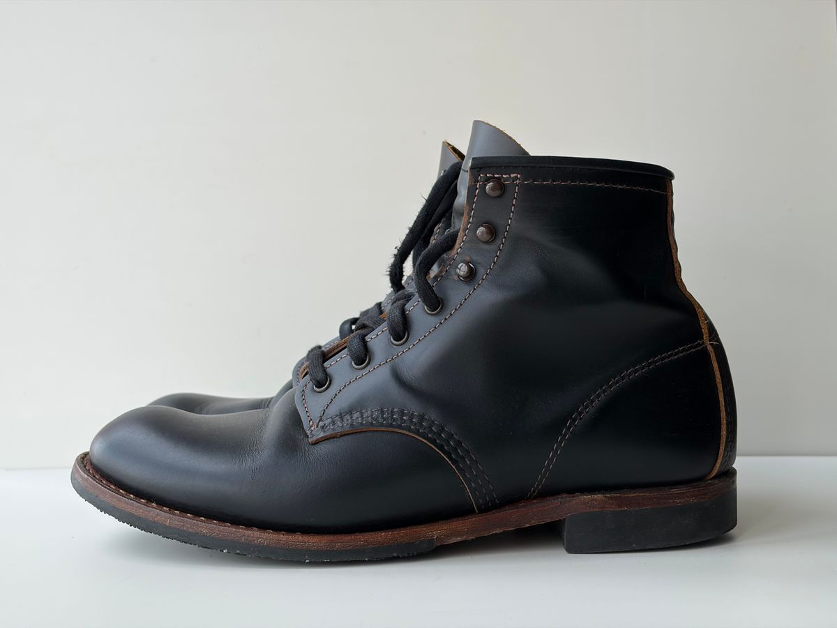 Photo by hakimalias on April 5, 2026 of the Red Wing Beckman Flatbox in S.B. Foot Black Klondike.