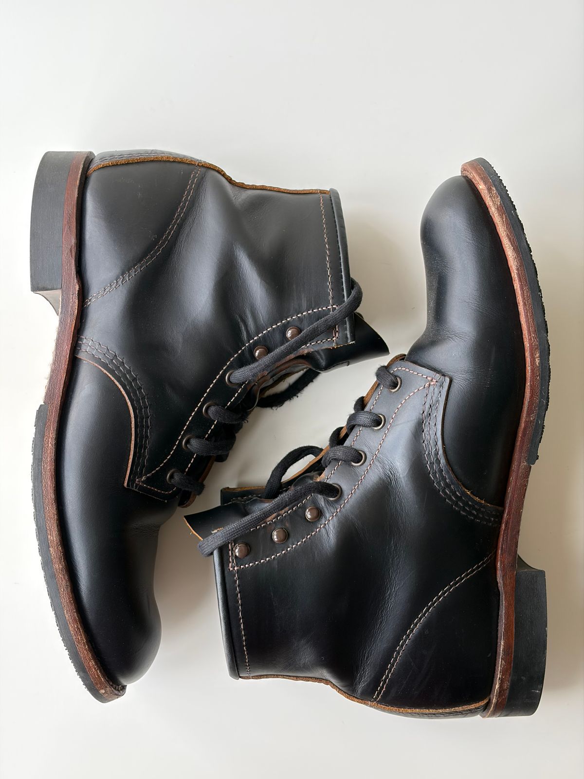 Photo by hakimalias on April 5, 2026 of the Red Wing Beckman Flatbox in S.B. Foot Black Klondike.