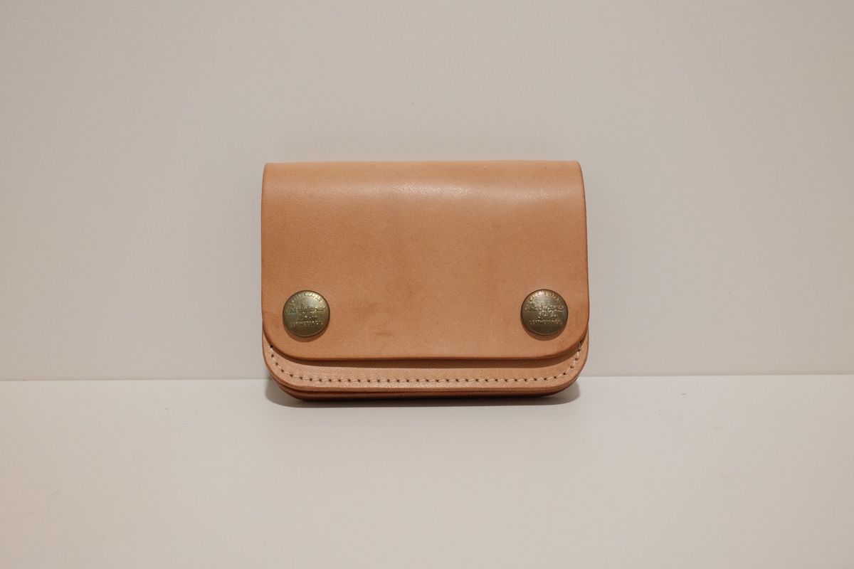 Photo by hakimalias on October 1, 2025 of the The Superior Labor Small Budget wallet in Unknown Natural Veg Tan.