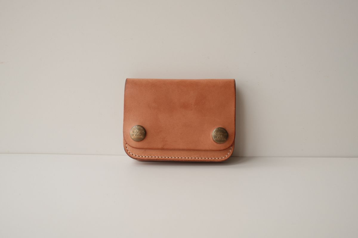 Photo by hakimalias on November 3, 2025 of the The Superior Labor Small Budget wallet in Unknown Natural Veg Tan.
