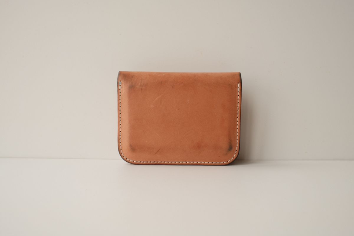 Photo by hakimalias on November 3, 2025 of the The Superior Labor Small Budget wallet in Unknown Natural Veg Tan.