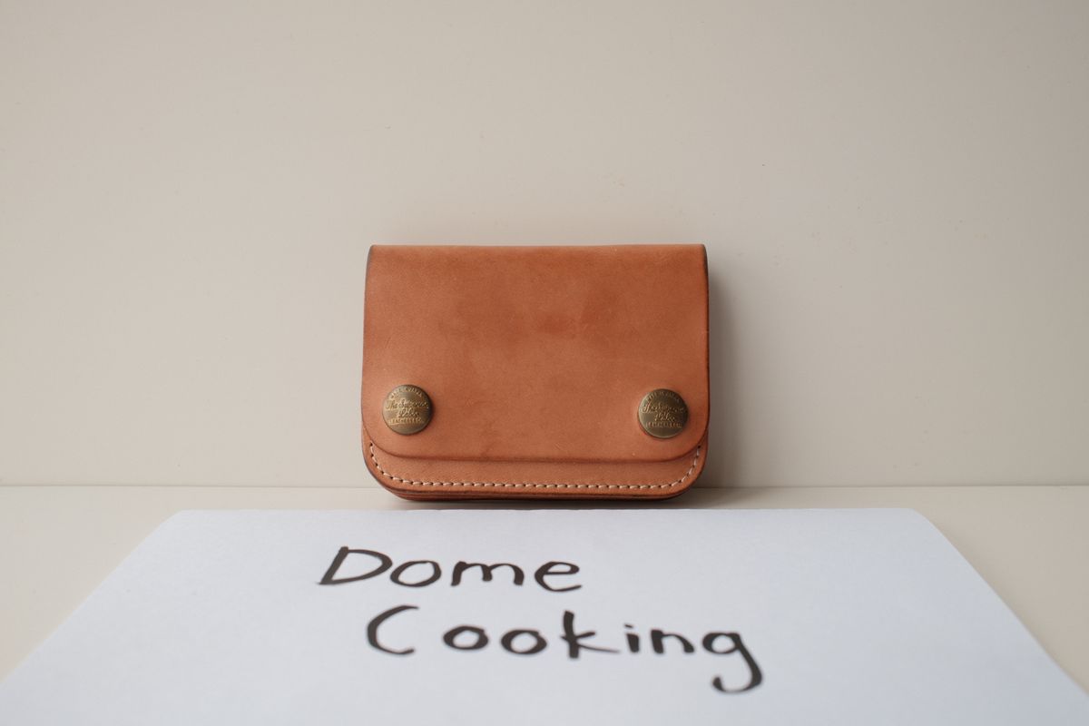 Photo by hakimalias on November 3, 2025 of the The Superior Labor Small Budget wallet in Unknown Natural Veg Tan.