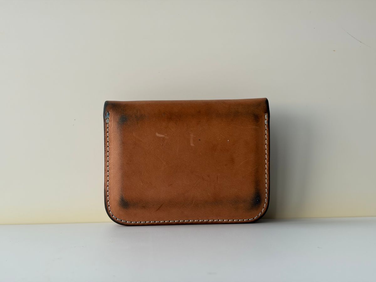 Photo by hakimalias on January 5, 2026 of the The Superior Labor Small Budget wallet in Unknown Natural Veg Tan.