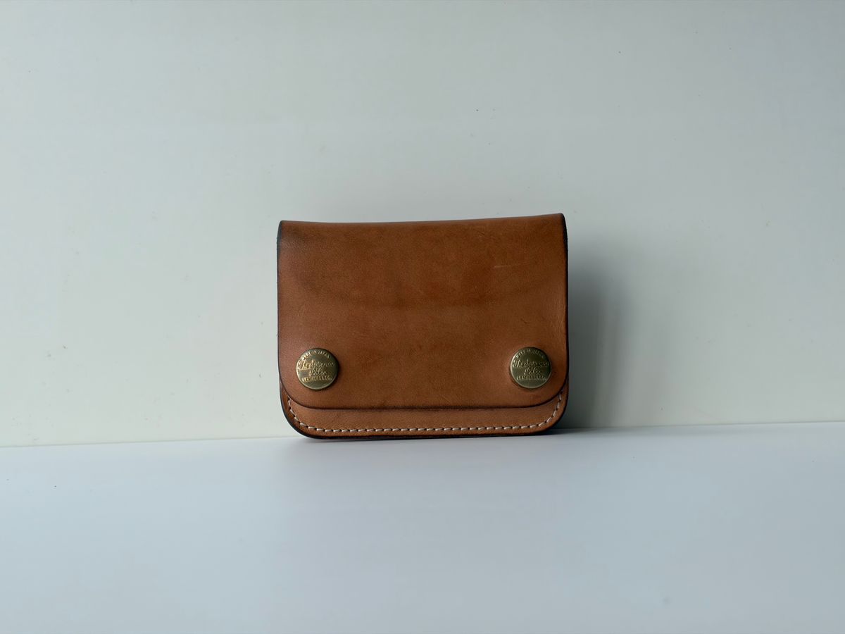 Photo by hakimalias on February 1, 2026 of the The Superior Labor Small Budget wallet in Unknown Natural Veg Tan.