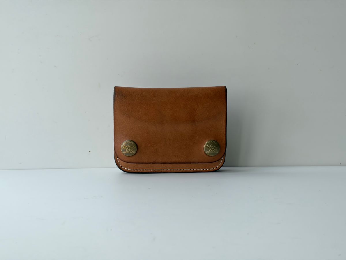 Photo by hakimalias on April 5, 2026 of the The Superior Labor Small Budget wallet in Unknown Natural Veg Tan.