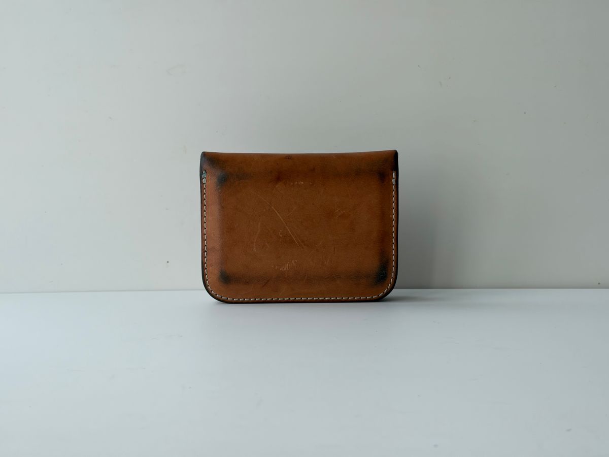Photo by hakimalias on April 5, 2026 of the The Superior Labor Small Budget wallet in Unknown Natural Veg Tan.