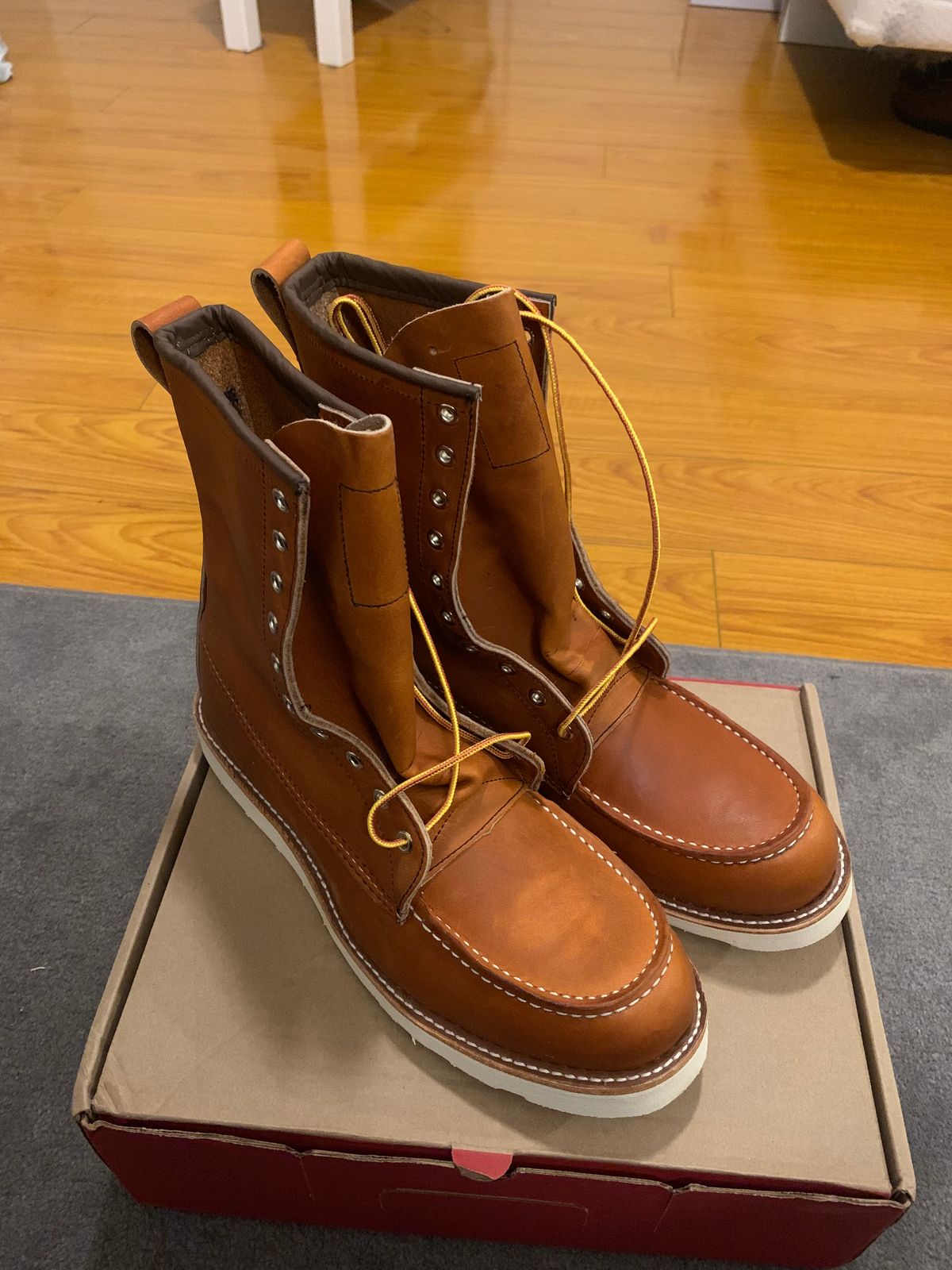 Photo by sjboots on December 16, 2023 of the Red Wing 8-Inch Classic Moc in S.B. Foot Oro Legacy.