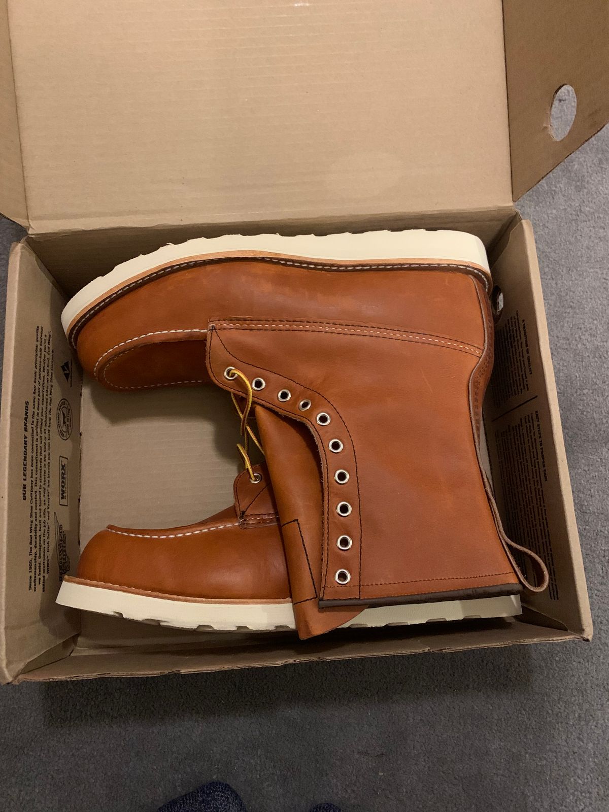 Photo by sjboots on December 16, 2023 of the Red Wing 8-Inch Classic Moc in S.B. Foot Oro Legacy.