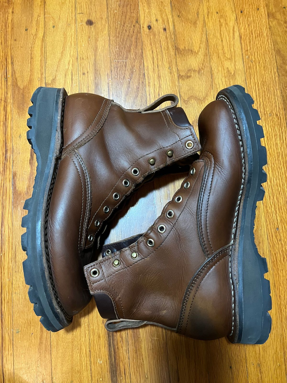 Photo by tomsbarkingdogs on August 28, 2025 of the Nicks Gamebreaker in Horween Shackleton Cognac.