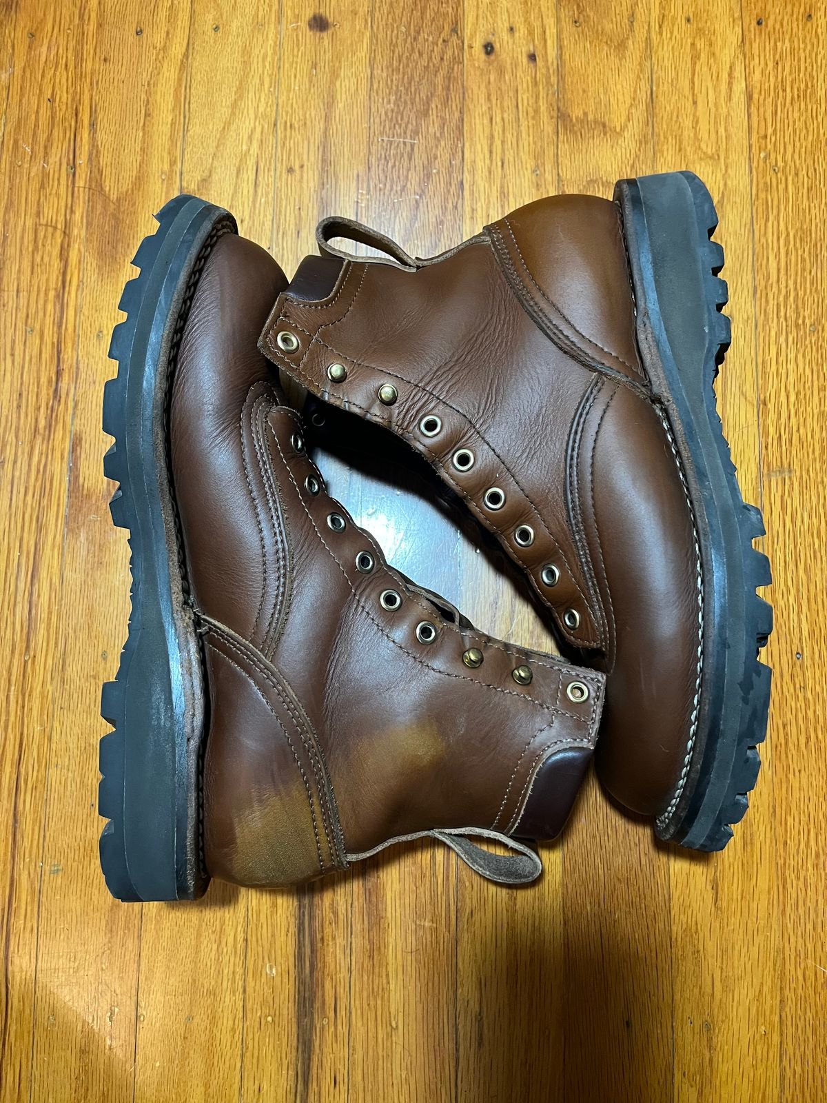 Photo by tomsbarkingdogs on August 28, 2025 of the Nicks Gamebreaker in Horween Shackleton Cognac.