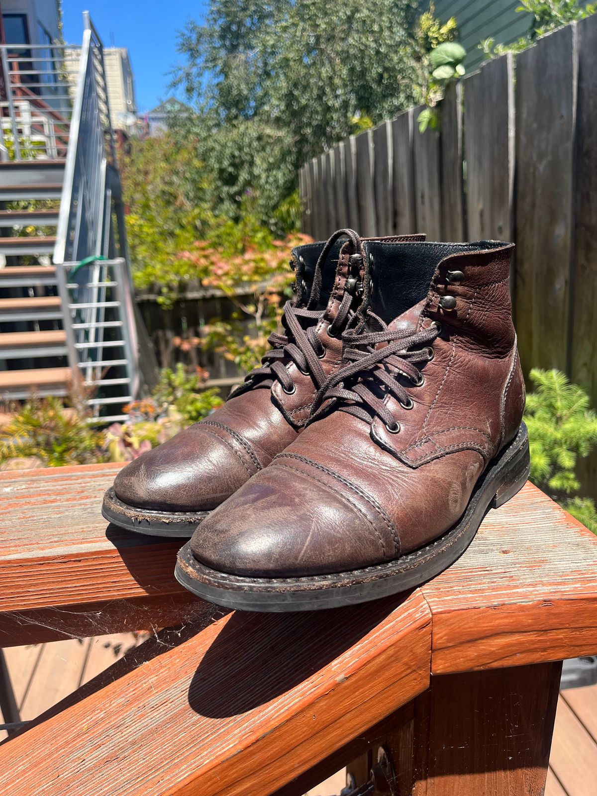 Photo by tomsbarkingdogs on July 4, 2025 of the Thursday Captain in Old English Hand-Finished Full Grain.