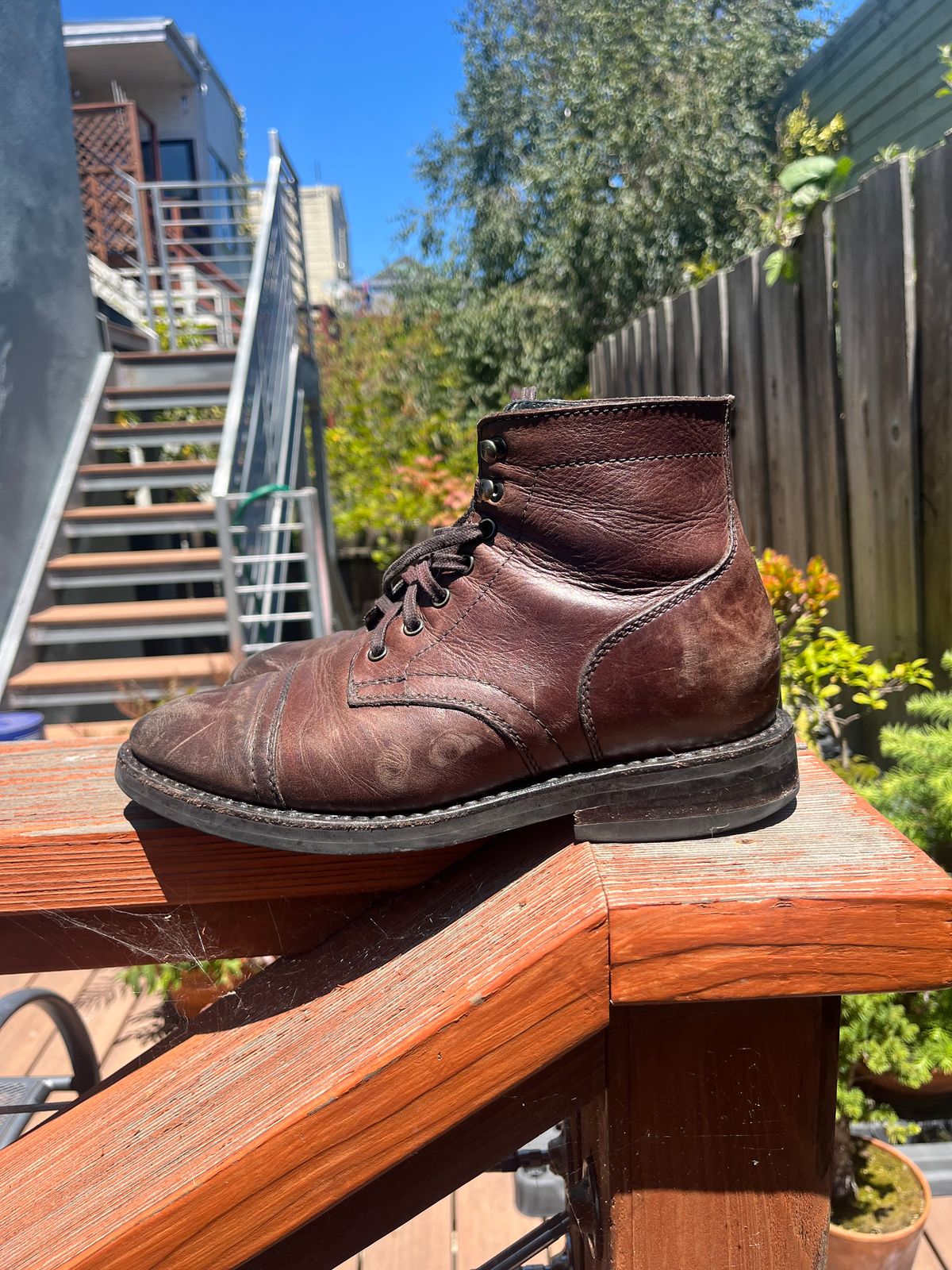 Photo by tomsbarkingdogs on July 4, 2025 of the Thursday Captain in Old English Hand-Finished Full Grain.