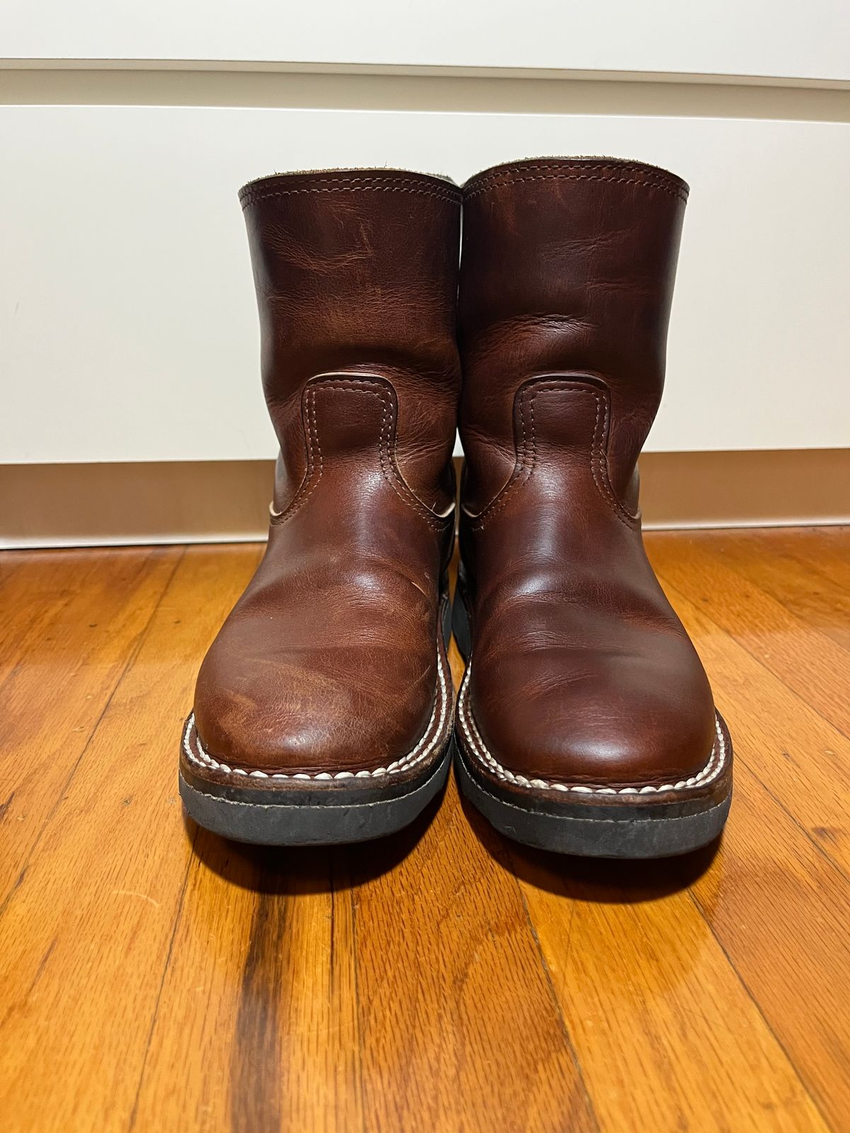 Photo by tomsbarkingdogs on August 28, 2025 of the Nicks Wellington 365 in Italian Brown Cypress.