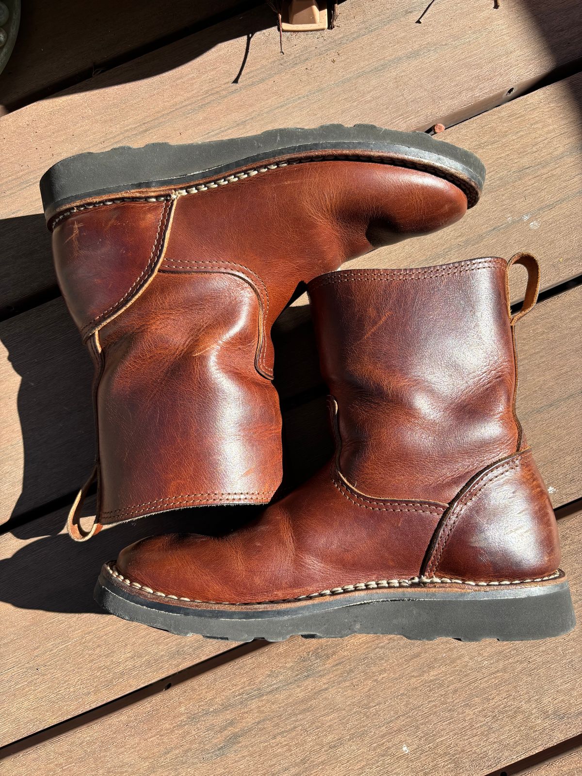 Photo by tomsbarkingdogs on November 3, 2025 of the Nicks Wellington 365 in Italian Brown Cypress.