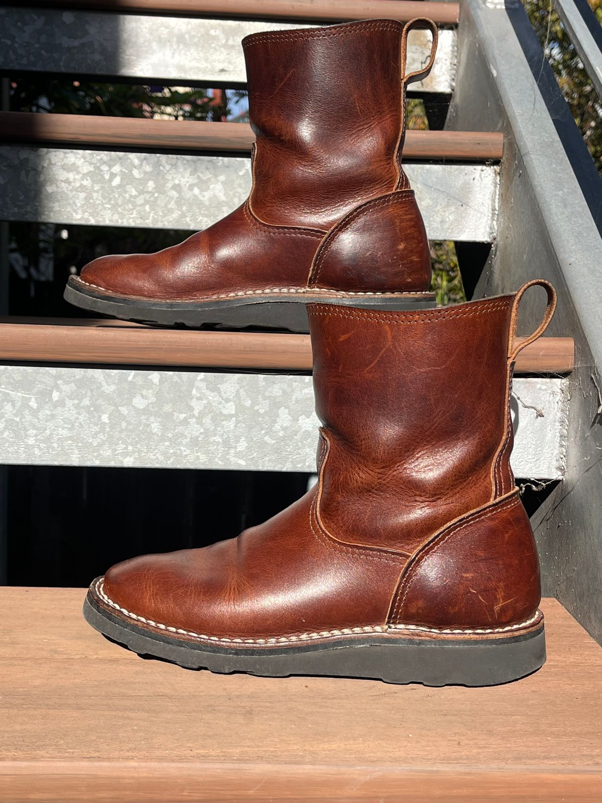 Photo by tomsbarkingdogs on December 3, 2025 of the Nicks Wellington 365 in Italian Brown Cypress.