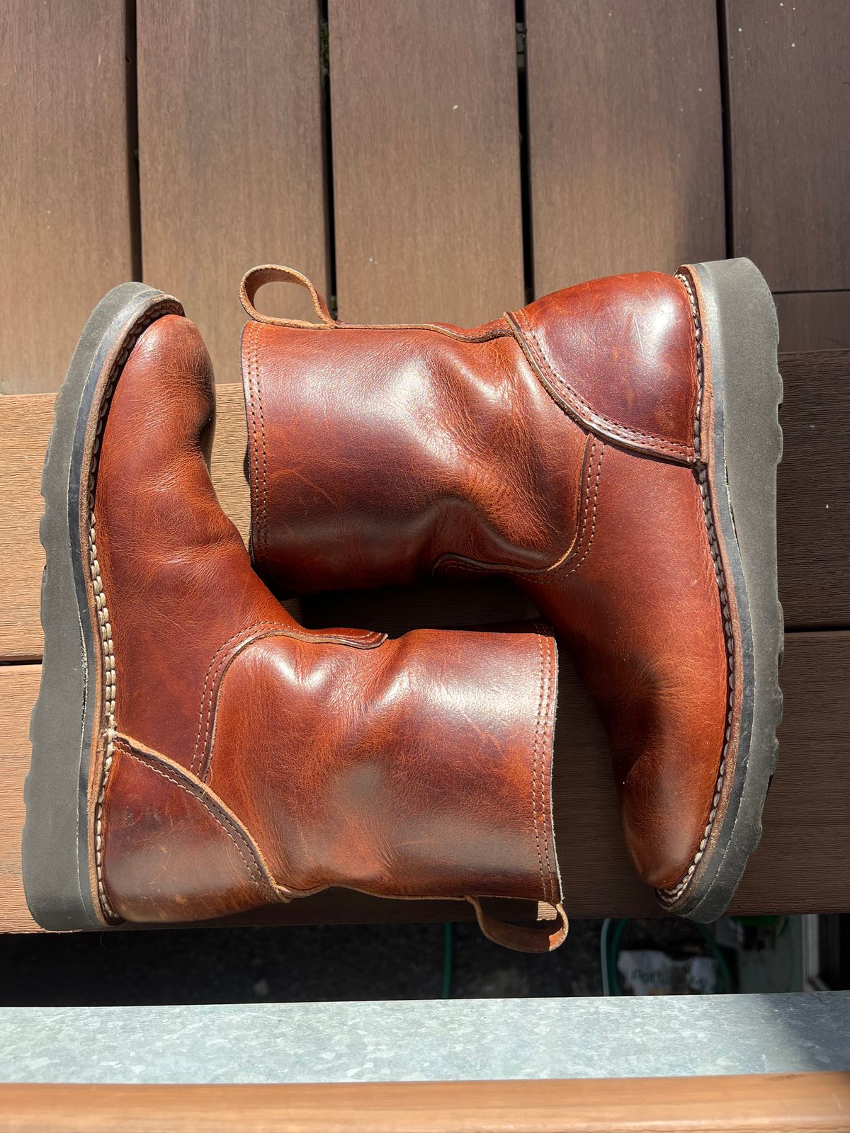 Photo by tomsbarkingdogs on December 3, 2025 of the Nicks Wellington 365 in Italian Brown Cypress.