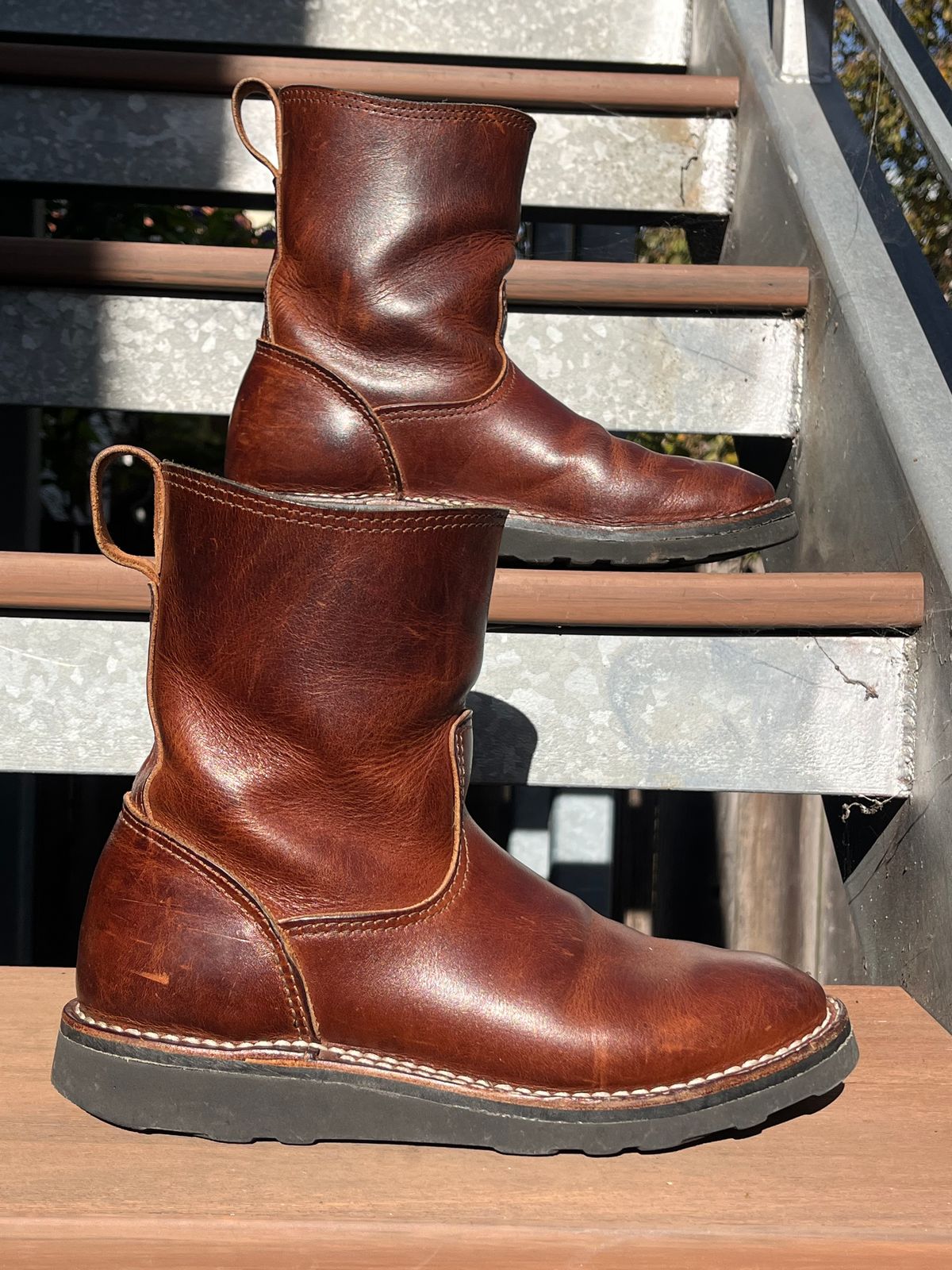 Photo by tomsbarkingdogs on December 3, 2025 of the Nicks Wellington 365 in Italian Brown Cypress.