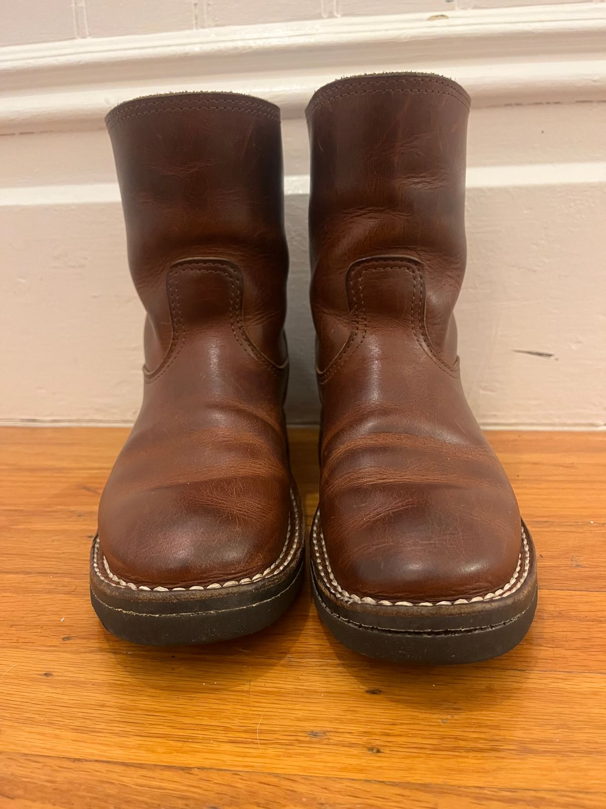 Photo by tomsbarkingdogs on January 6, 2026 of the Nicks Wellington 365 in Italian Brown Cypress.