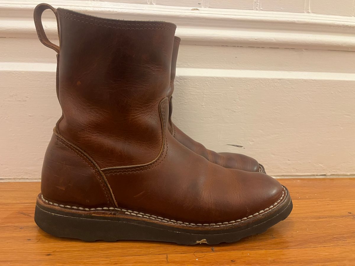 Photo by tomsbarkingdogs on January 6, 2026 of the Nicks Wellington 365 in Italian Brown Cypress.