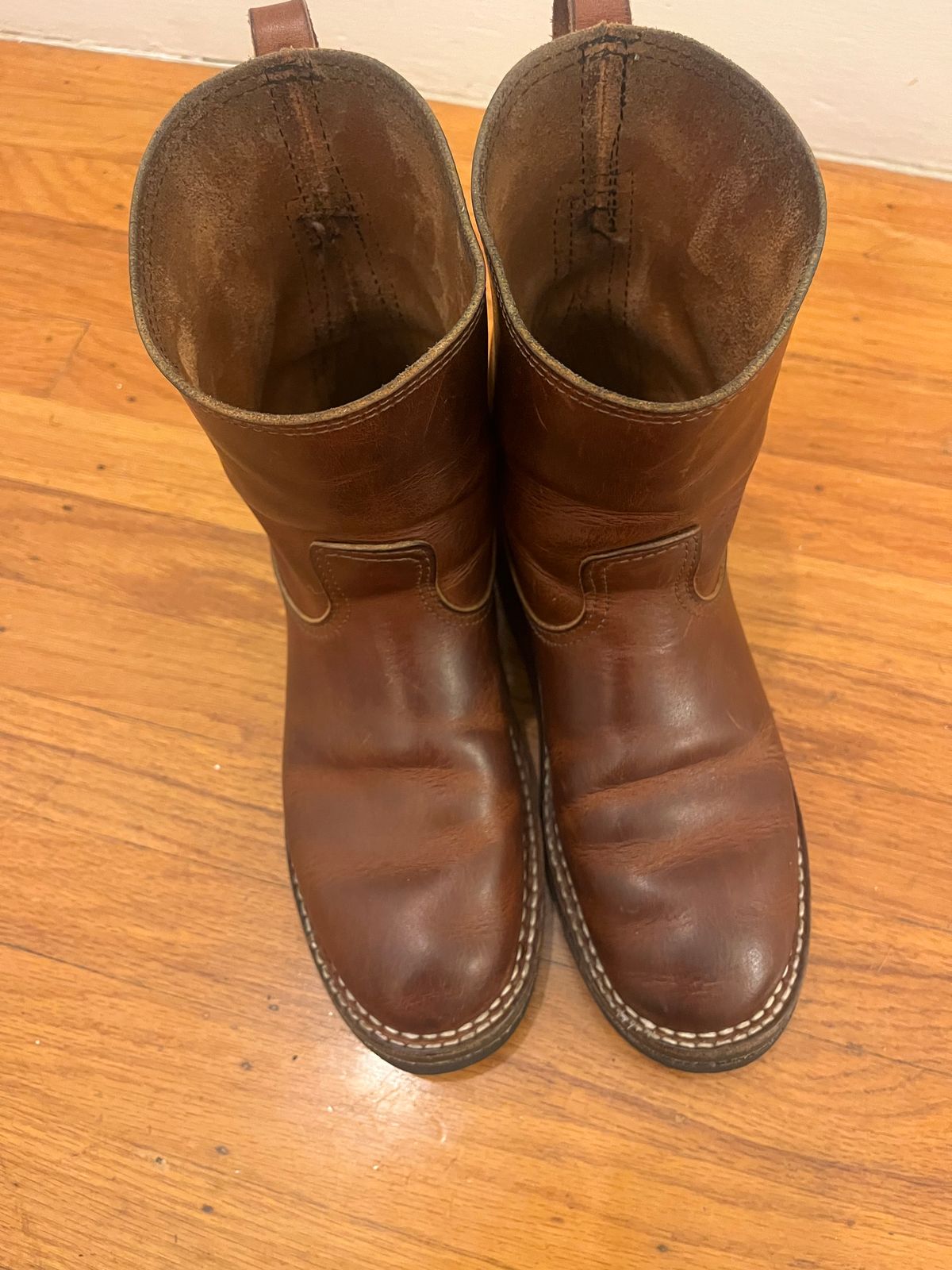 Photo by tomsbarkingdogs on January 6, 2026 of the Nicks Wellington 365 in Italian Brown Cypress.