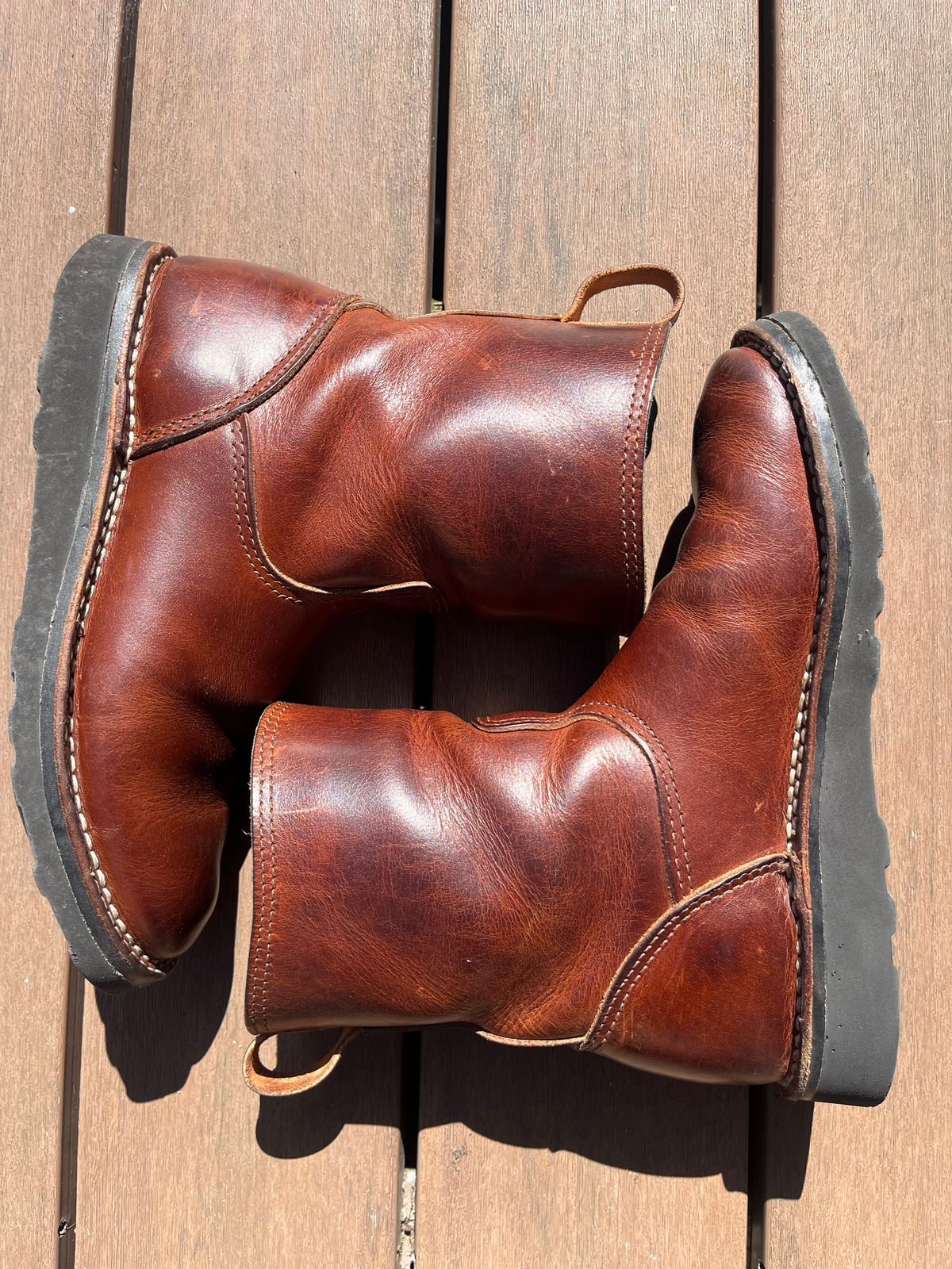 Photo by tomsbarkingdogs on March 4, 2026 of the Nicks Wellington 365 in Italian Brown Cypress.