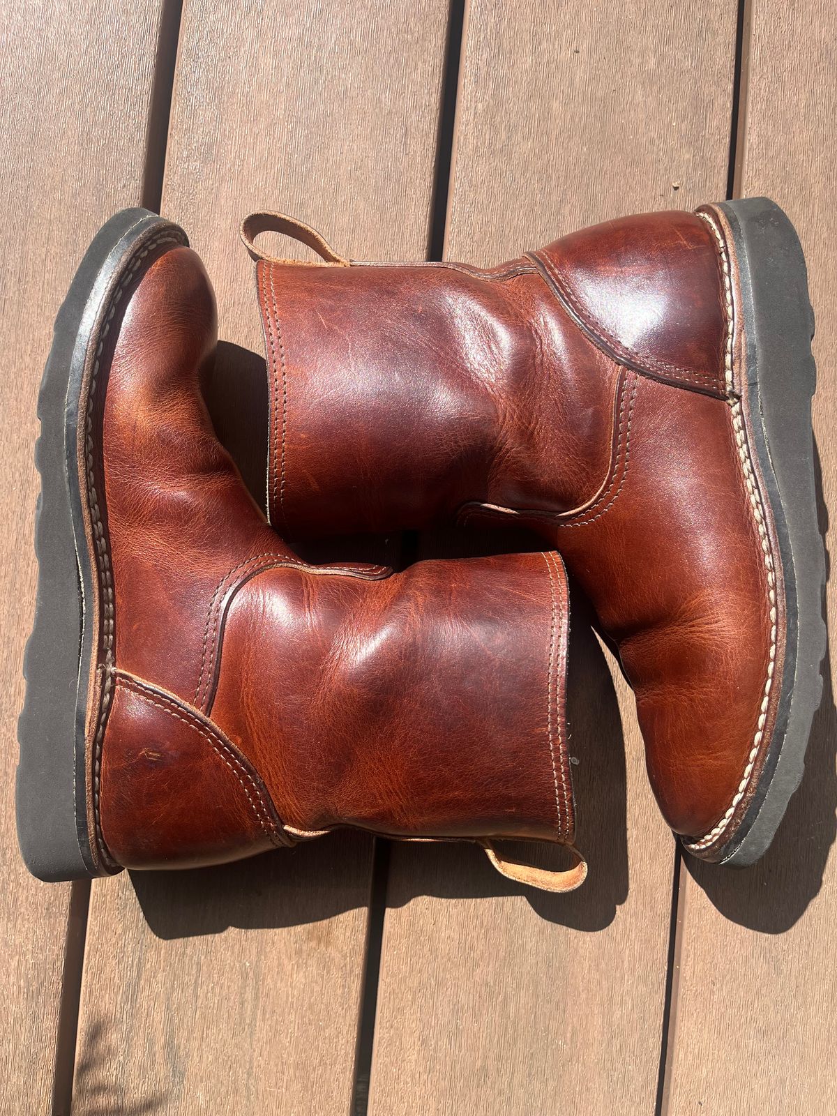 Photo by tomsbarkingdogs on April 2, 2026 of the Nicks Wellington 365 in Italian Brown Cypress.