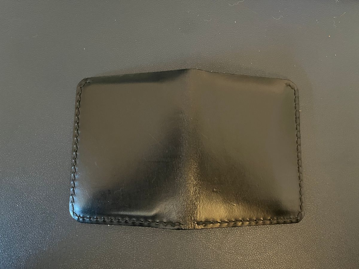 Photo by tomsbarkingdogs on December 3, 2025 of the One Star Leather Goods 6 Pocket Horizontal Learher Wallet in Horween Black/Yellow Buttero.