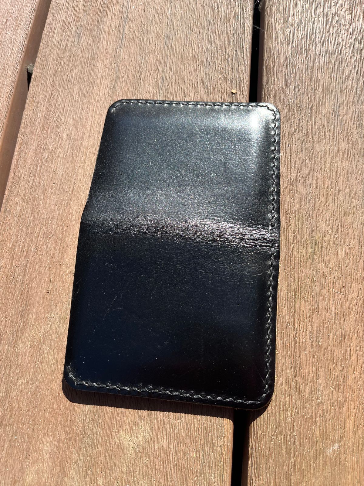 Photo by tomsbarkingdogs on February 5, 2026 of the One Star Leather Goods 6 Pocket Horizontal Learher Wallet in Horween Black/Yellow Buttero.