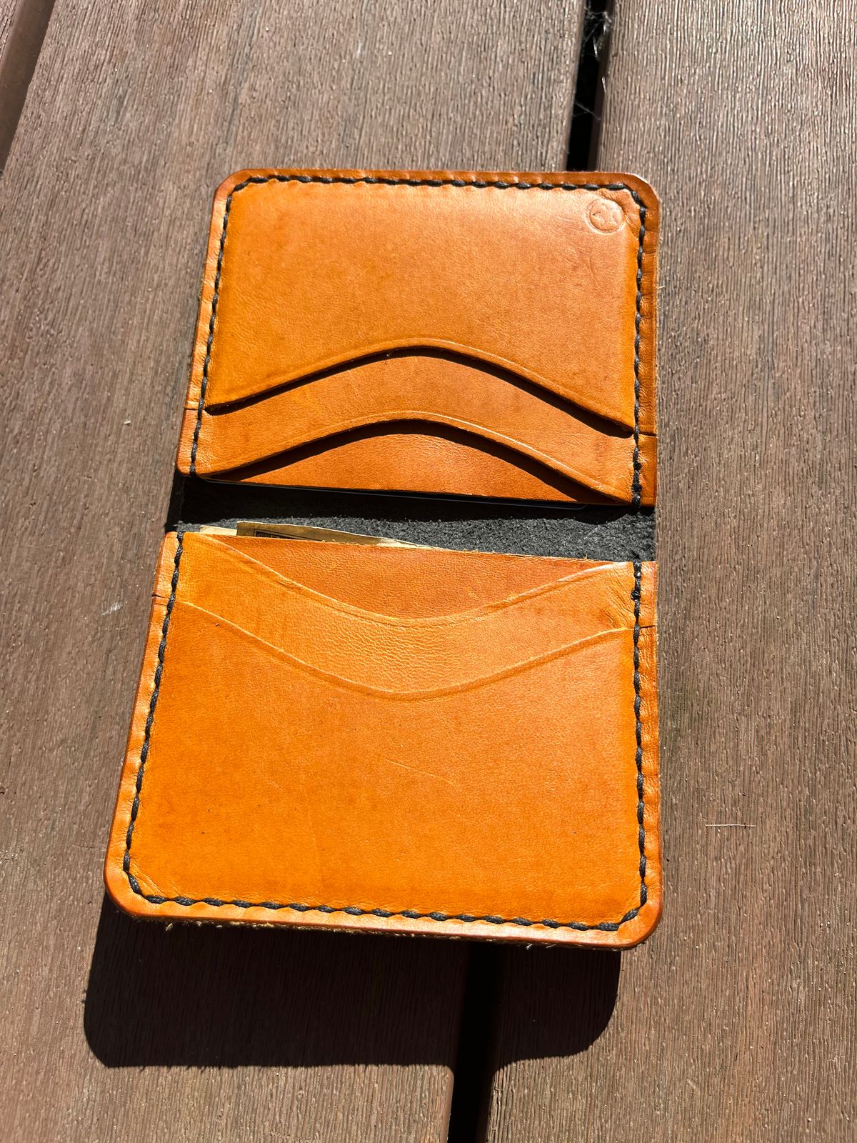 Photo by tomsbarkingdogs on February 5, 2026 of the One Star Leather Goods 6 Pocket Horizontal Learher Wallet in Horween Black/Yellow Buttero.