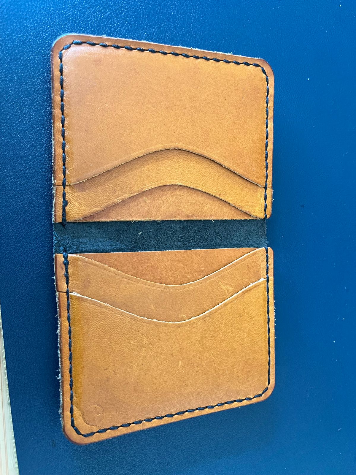 Photo by tomsbarkingdogs on March 4, 2026 of the One Star Leather Goods 6 Pocket Horizontal Learher Wallet in Horween Black/Yellow Buttero.