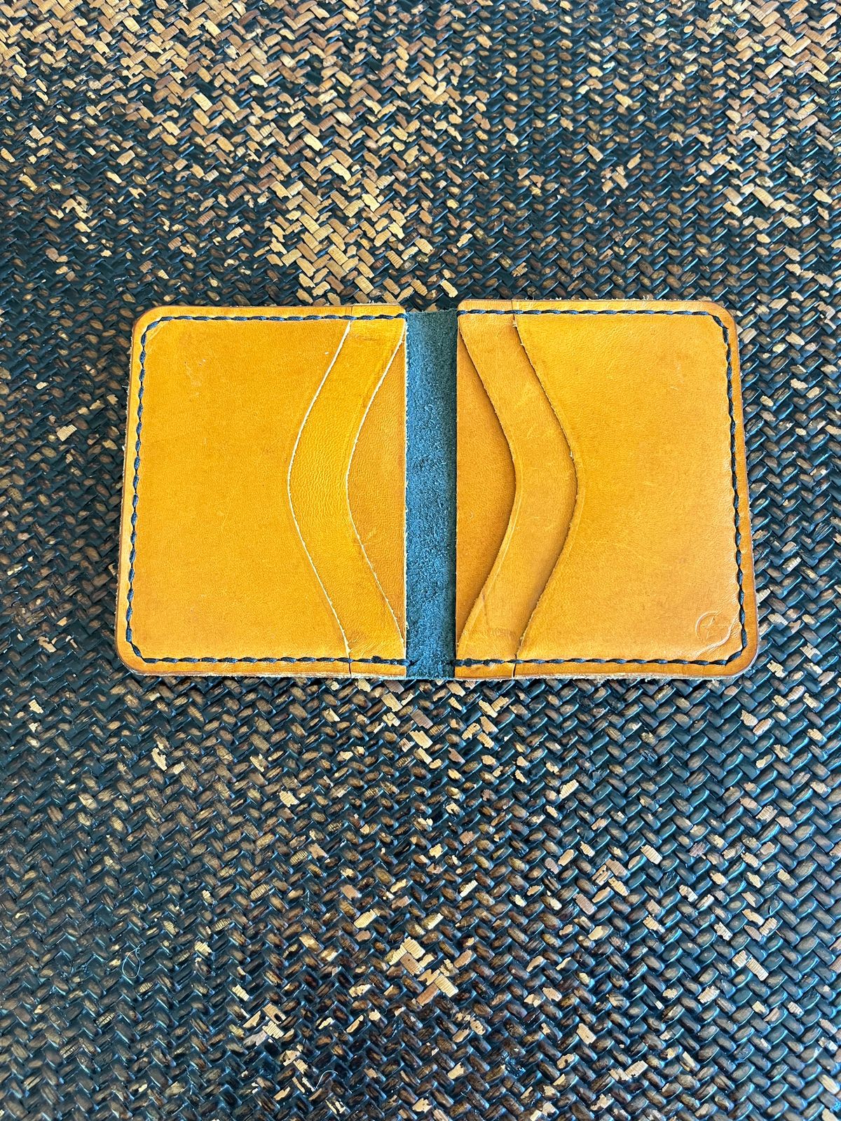 Photo by tomsbarkingdogs on April 5, 2026 of the One Star Leather Goods 6 Pocket Horizontal Learher Wallet in Horween Black/Yellow Buttero.