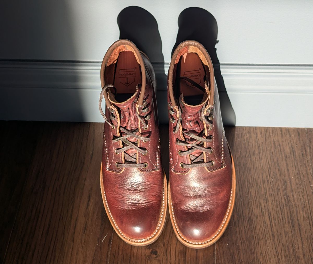 Photo by FunkyColdPatina on October 27, 2024 of the Red Wing Blacksmith in S.B. Foot Briar Oil Slick.