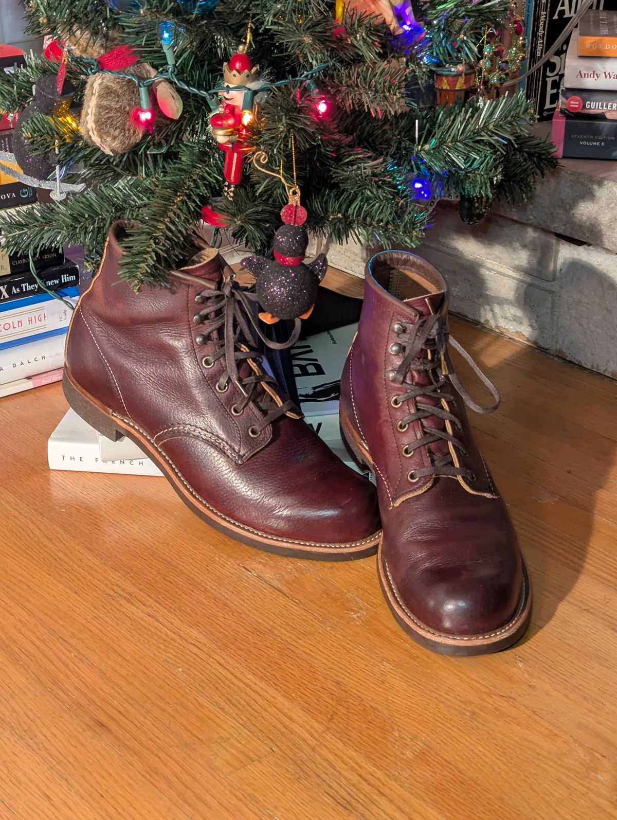 Photo by FunkyColdPatina on December 2, 2024 of the Red Wing Blacksmith in S.B. Foot Briar Oil Slick.