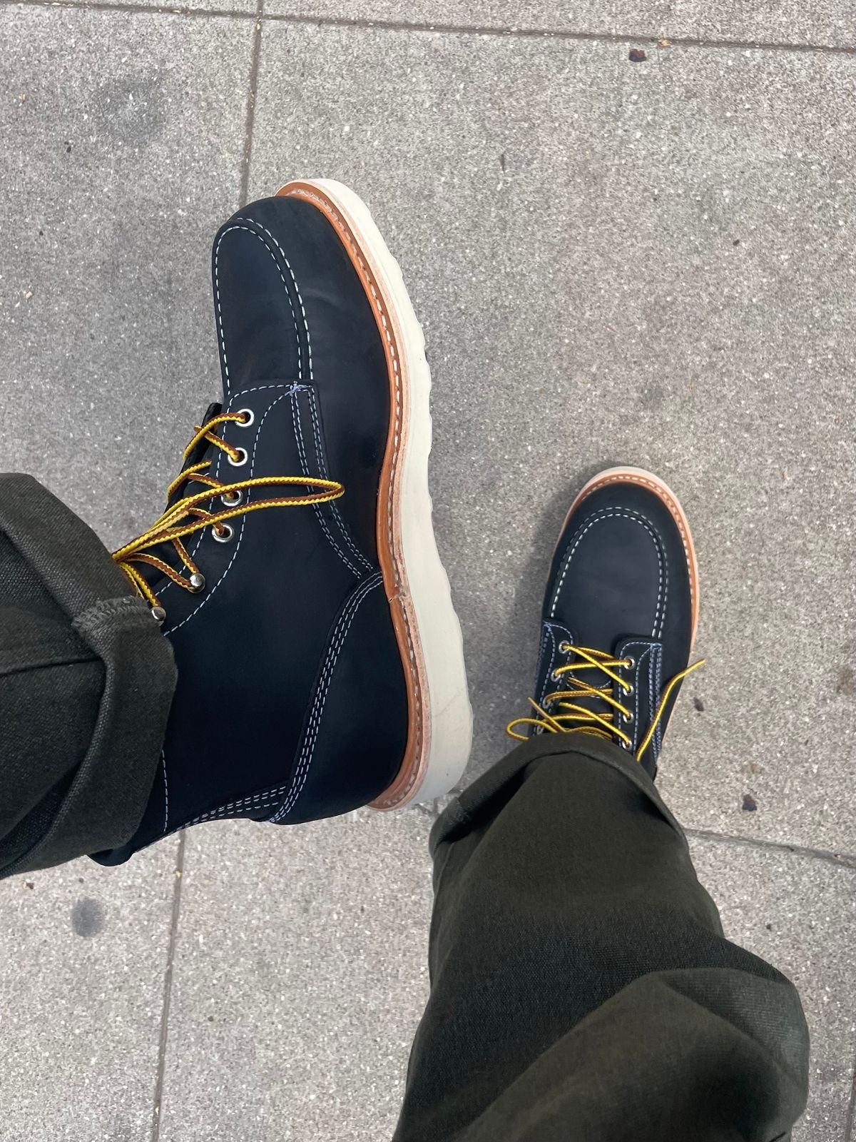 Photo by Gabagool on April 16, 2025 of the White's Perry in Black.