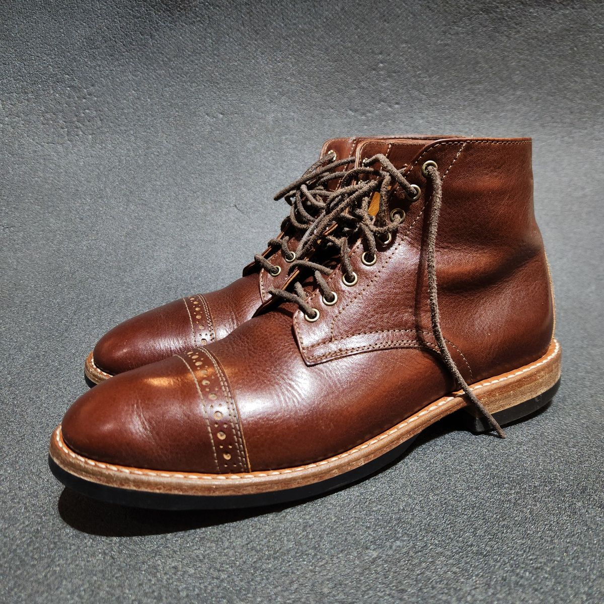 Photo by spyder550 on April 4, 2025 of the Oak Street Bootmakers Lakeshore Jump Boot in Badalassi Carlo Garret Cotto.