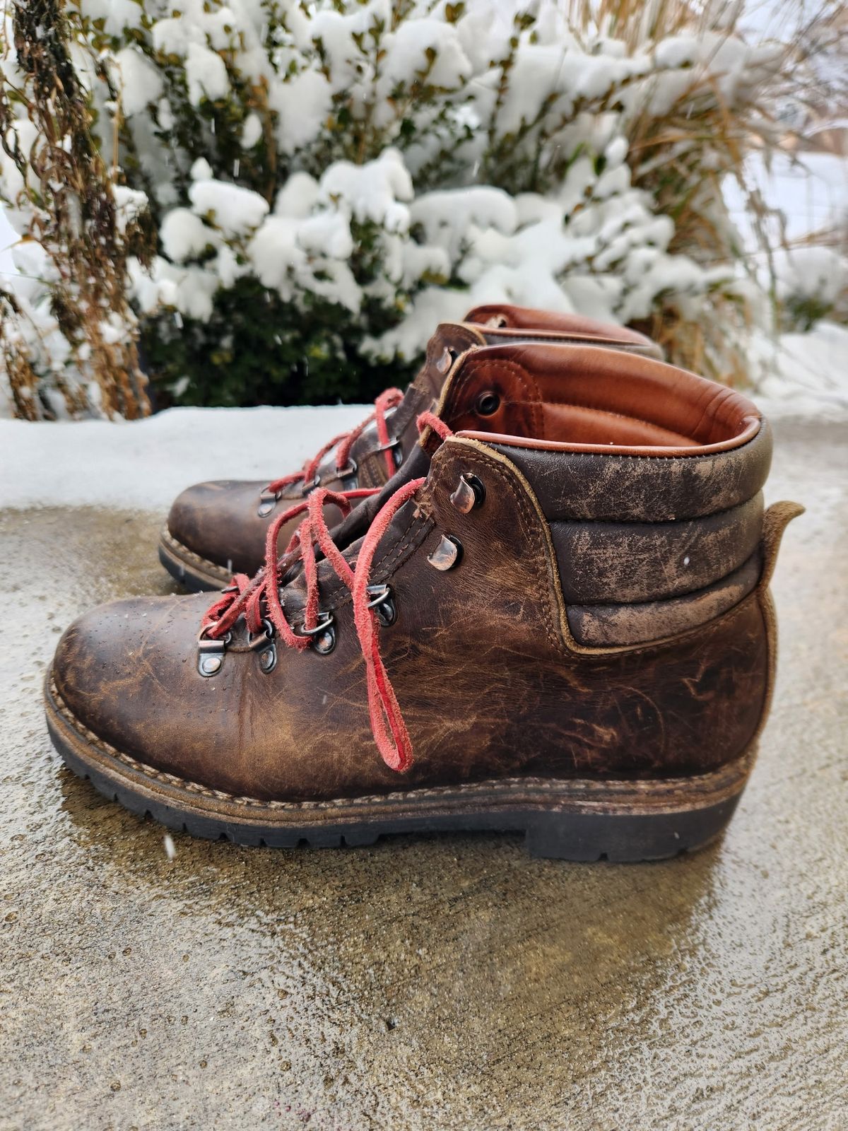 Photo by spyder550 on December 5, 2025 of the Valli Shoes Anfibio Model 075 in Italian Greased Cowhide.