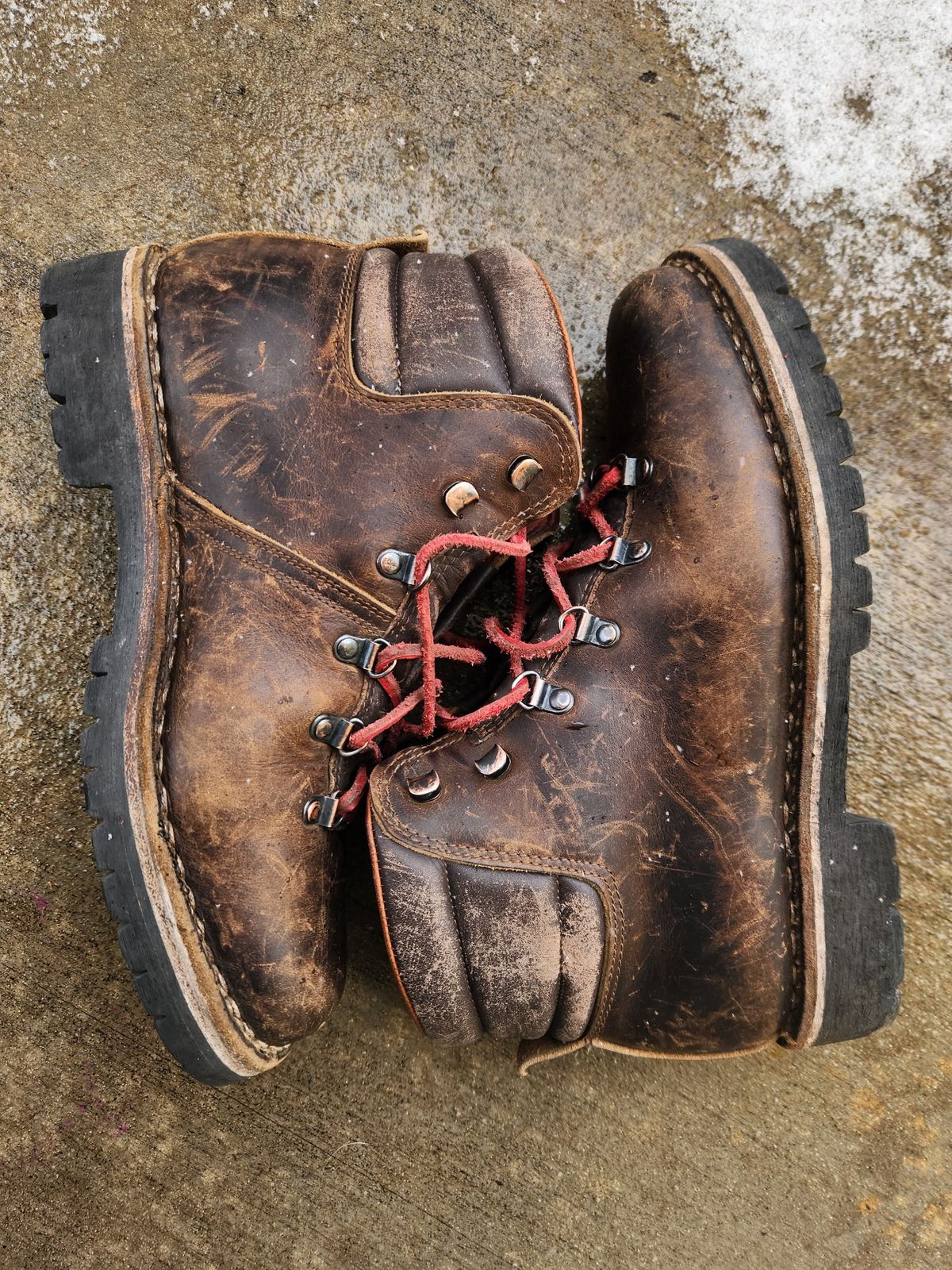 Photo by spyder550 on December 5, 2025 of the Valli Shoes Anfibio Model 075 in Italian Greased Cowhide.