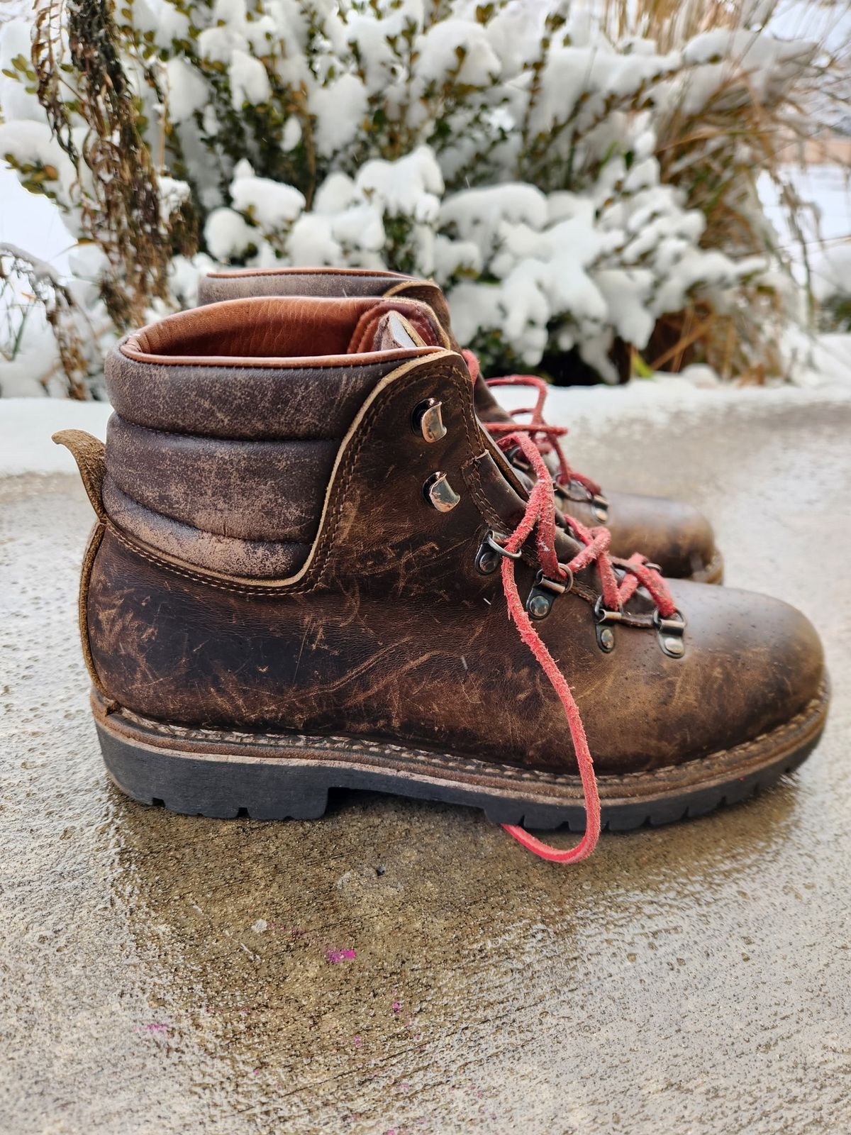 Photo by spyder550 on December 5, 2025 of the Valli Shoes Anfibio Model 075 in Italian Greased Cowhide.