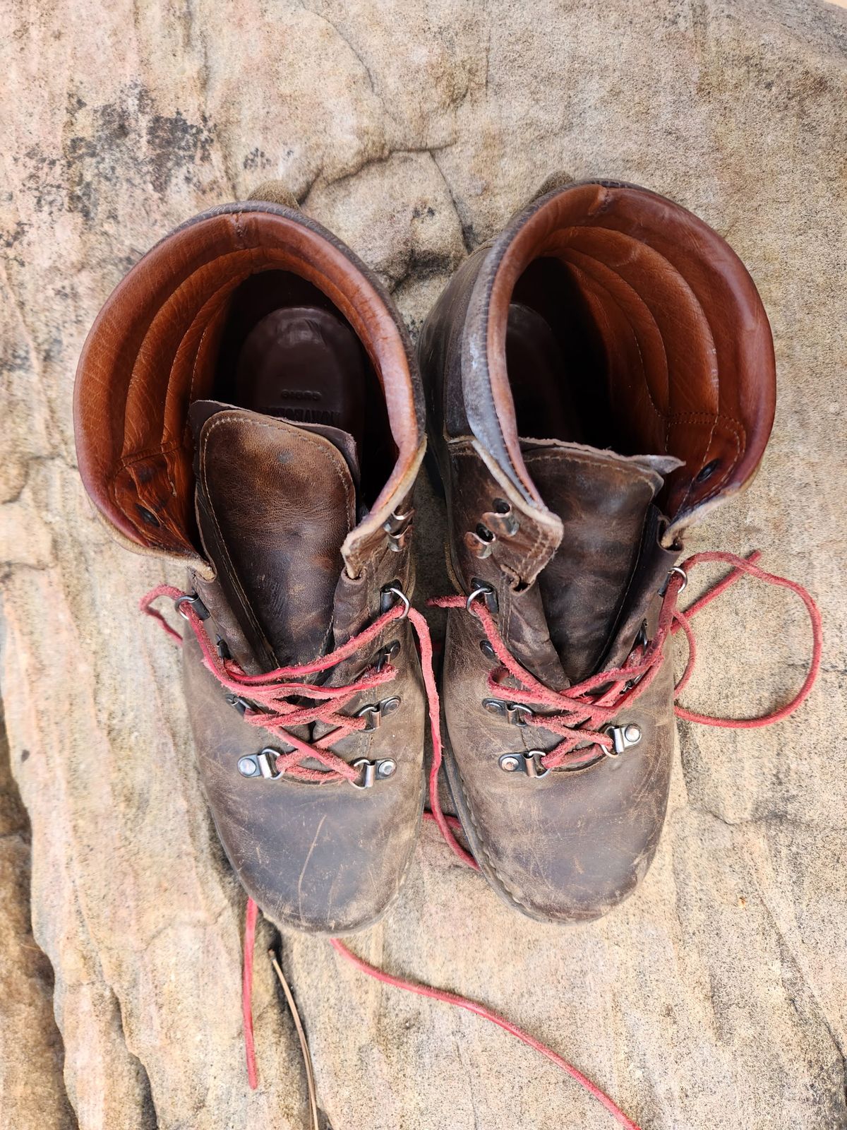 Photo by spyder550 on January 4, 2026 of the Valli Shoes Anfibio Model 075 in Italian Greased Cowhide.