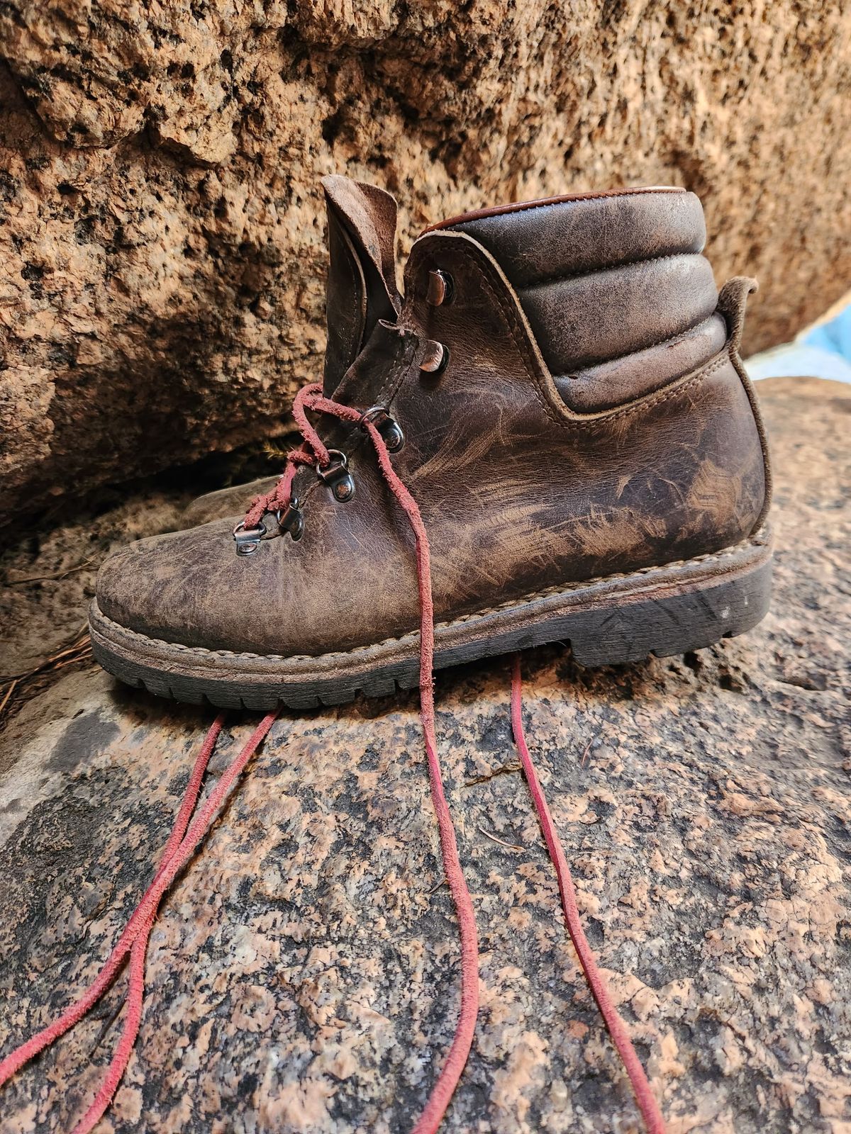 Photo by spyder550 on January 4, 2026 of the Valli Shoes Anfibio Model 075 in Italian Greased Cowhide.