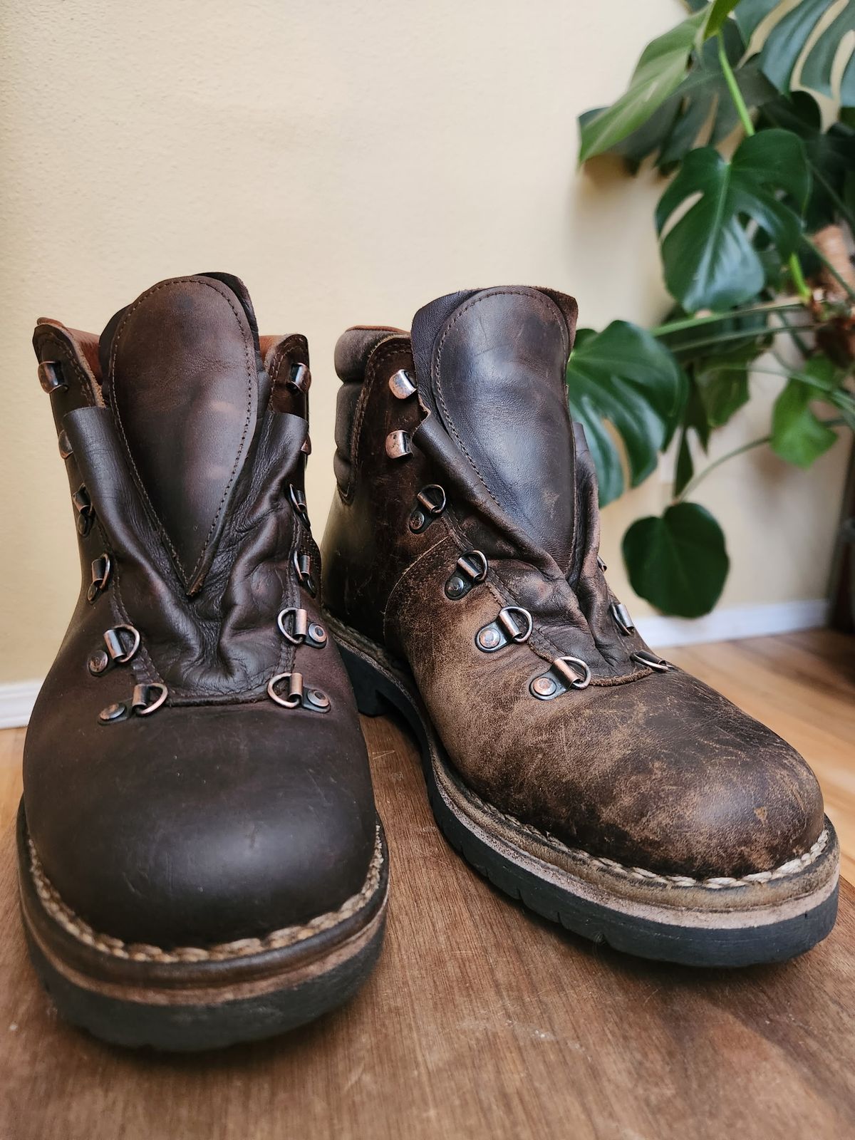 Photo by spyder550 on January 19, 2026 of the Valli Shoes Anfibio Model 075 in Italian Greased Cowhide.