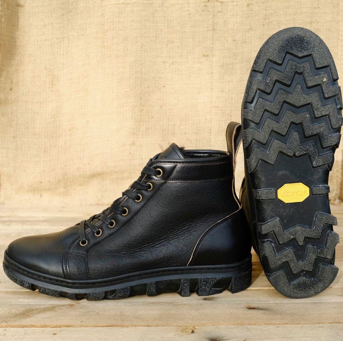 Photo by kaldisgoat on January 10, 2025 of the Goral x Rose Anvil Muggs in Horween Black Chromexcel & Shearling.