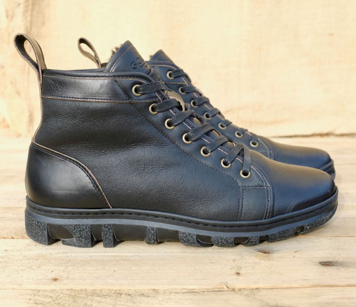 Photo by kaldisgoat on January 10, 2025 of the Goral x Rose Anvil Muggs in Horween Black Chromexcel & Shearling.